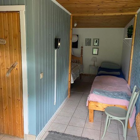 Gaeststuga I Loefsaeng Hajstorp Töreboda Esterno foto