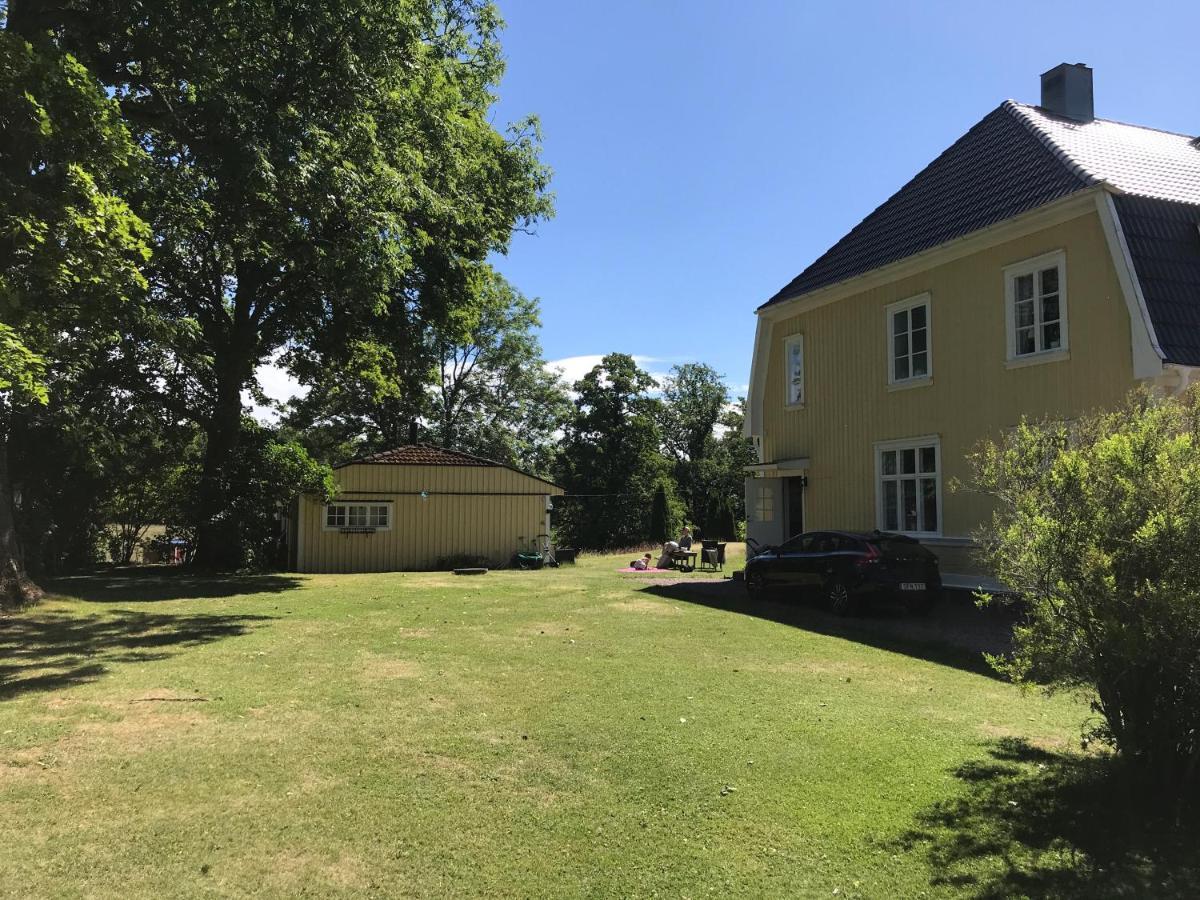 Gaeststuga I Loefsaeng Hajstorp Töreboda Esterno foto