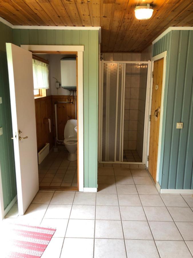 Gaeststuga I Loefsaeng Hajstorp Töreboda Esterno foto