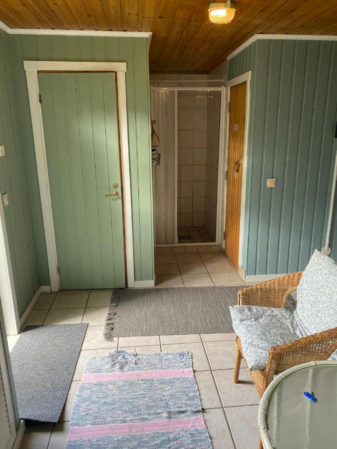 Gaeststuga I Loefsaeng Hajstorp Töreboda Esterno foto
